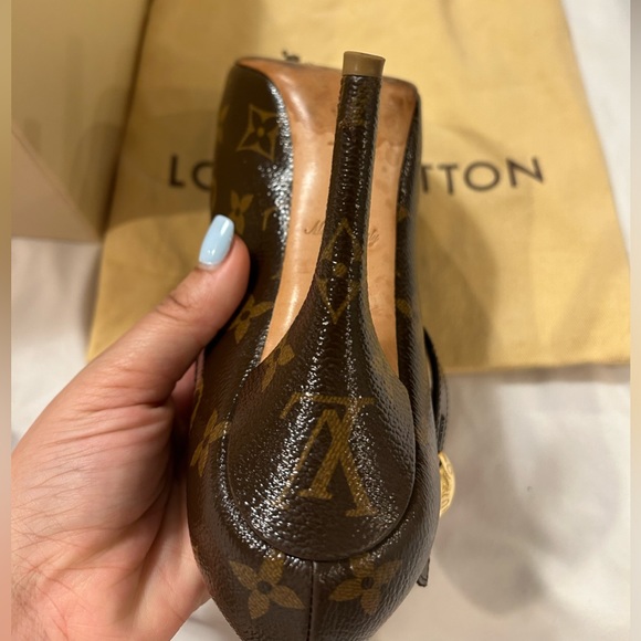 Louis Vuitton monogram (authentic) peep toe heel w/ Gold LV button - Picture 6 of 14
